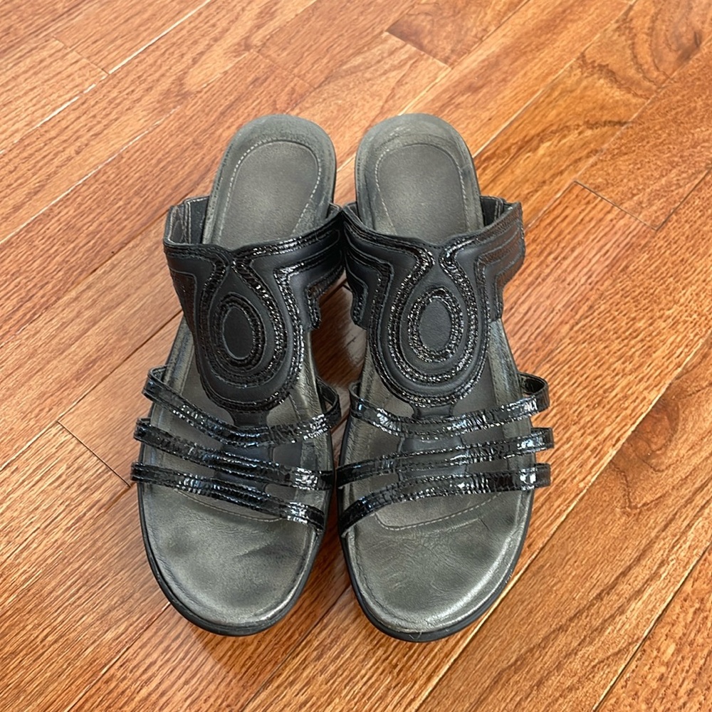 Naot wedge sandal Size 40 (US 9)
